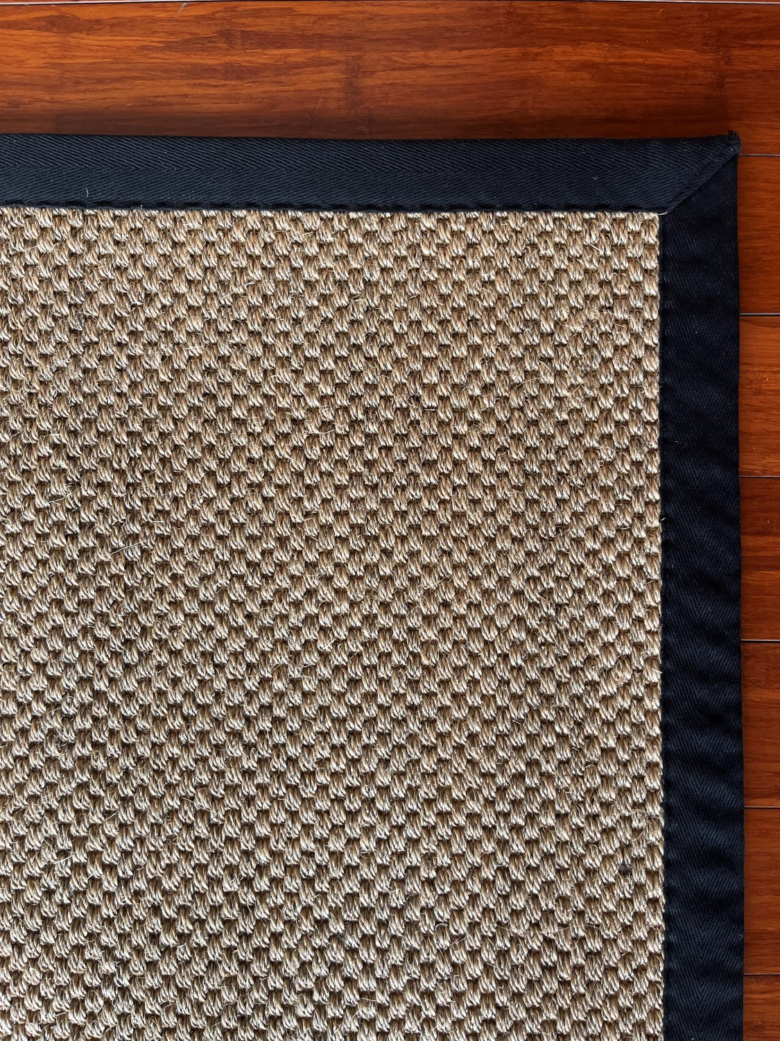 Alfombra Sisal Natural GG687 Borde de Tela Negro