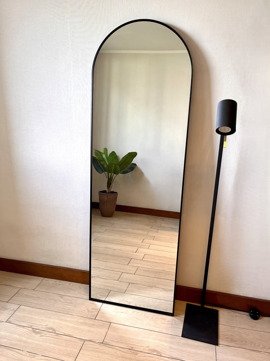 Espejo Metálico Arco 56x168 cm Piso y Pared Polaris