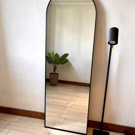 Espejo Metálico Arco 56x168 cm Piso y Pared Polaris