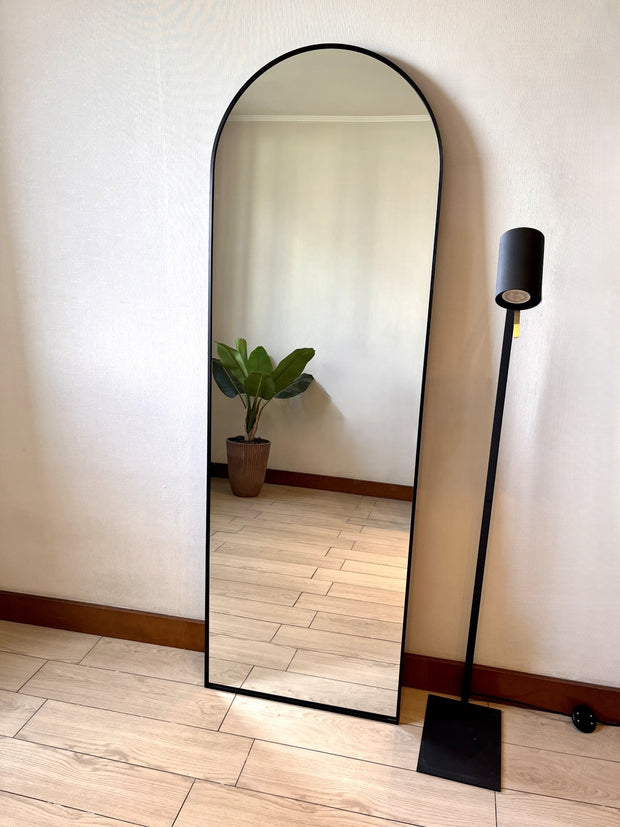 Espejo Metálico Arco 56x168 cm Piso y Pared Polaris